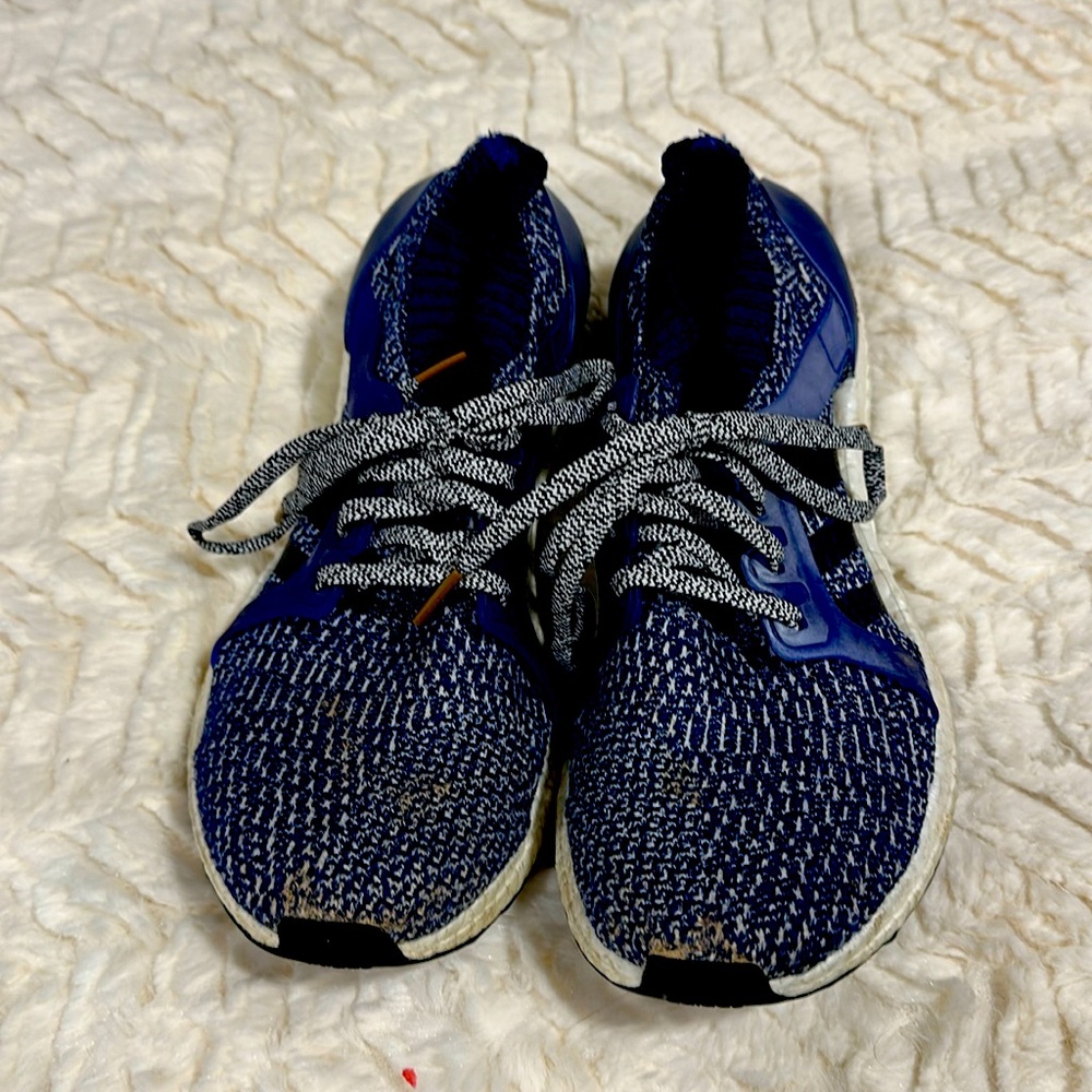 Ultraboost Continental Sneaks